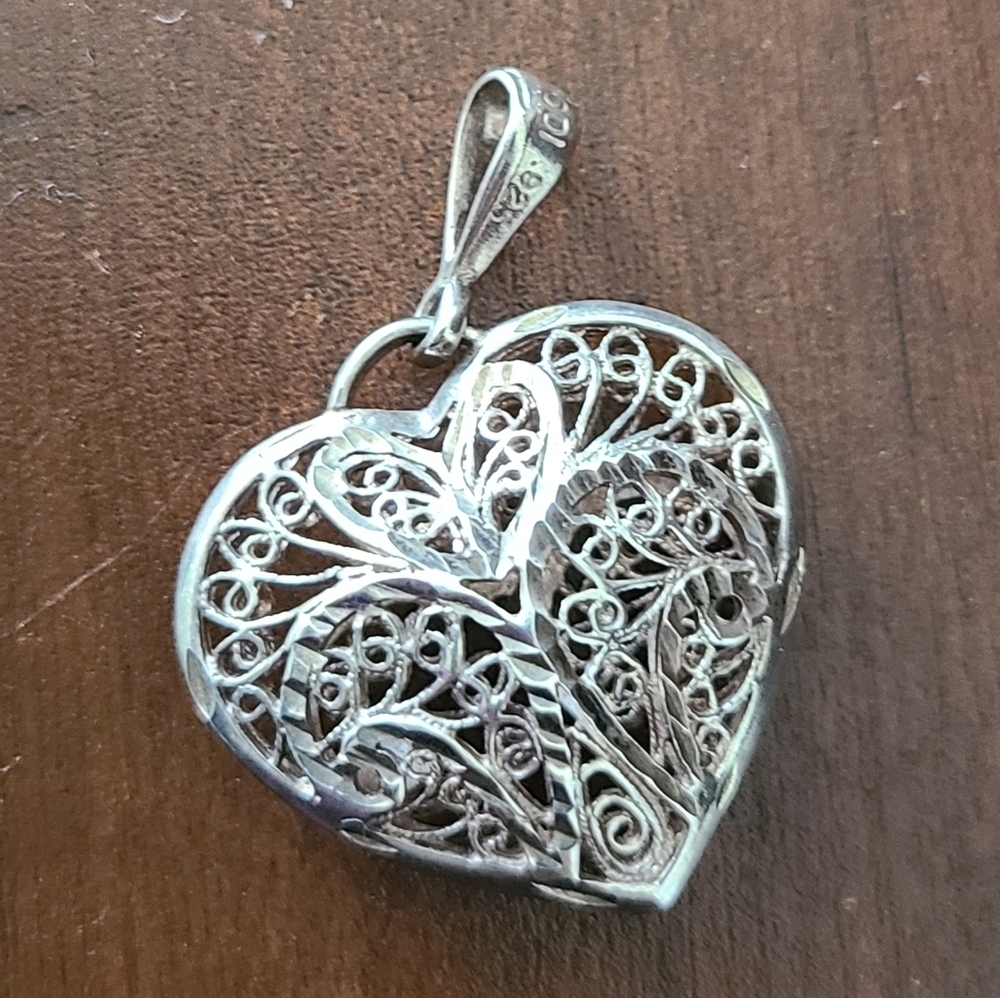 Silver Vintage Filigree Puffy Heart Peandant 925 - Picture 2 of 4